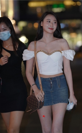 抹胸牛仔裙小姐姐(109P)