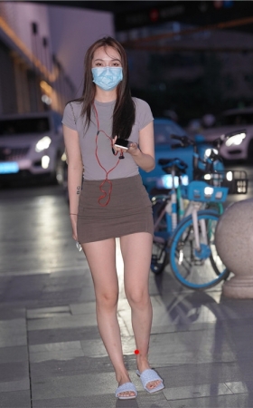 夜拍包臀裙小姐姐(123P)