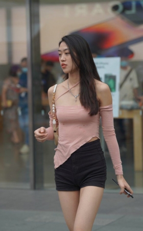热裤长发美女 [132P-1.34GB]