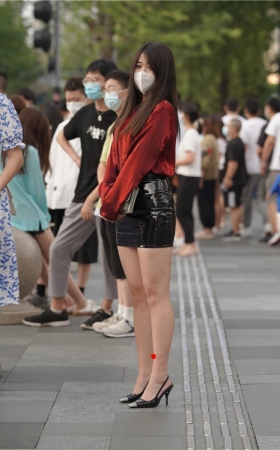 漂亮的包臀皮裙红衣美女【套图+视频】
