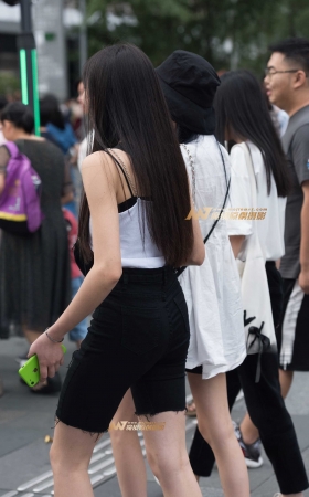 甜美的小姐姐 [16P]