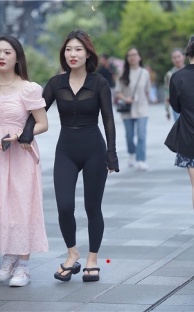 黑色紧身裤美女【套图+视频】