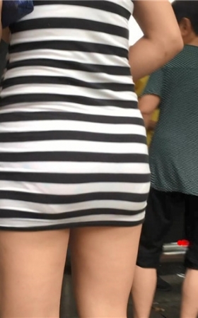 连体裙妹子
