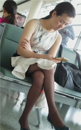 白裙黑丝妹子