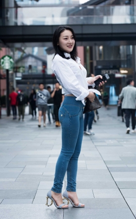 紧身牛子美女 [13P]