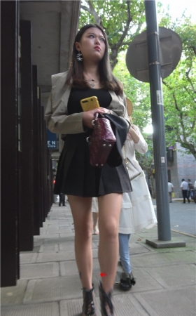 黑色短裙美女小姐姐