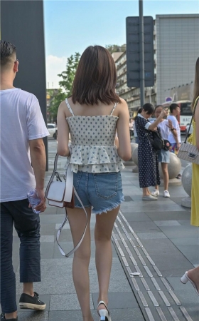 小吊带热裤高跟美腿小姐姐3A077[37P-740M]