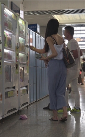 漂亮的美足小姐姐