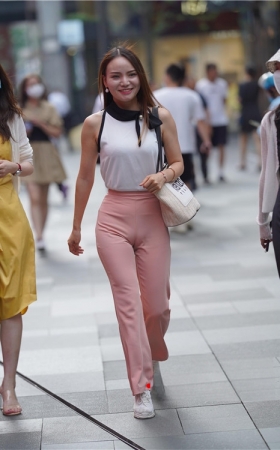 性感的紧身裤美眉(200P)