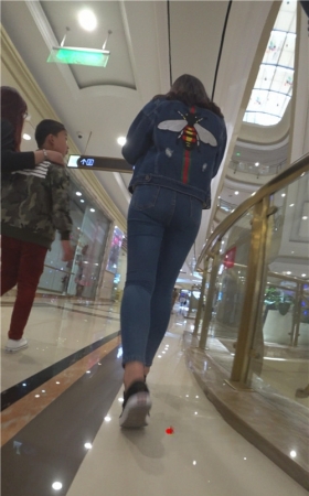 牛仔套装小妹