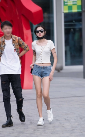 清新的热裤美腿MM [14P]