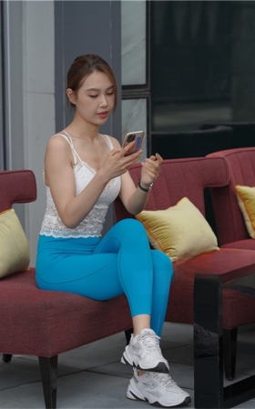 （套图二）心爱的蓝色瑜伽裤女孩 (727P)
