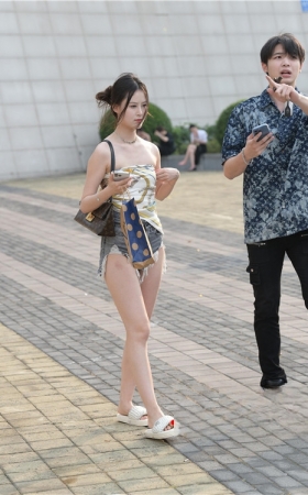 牛仔热裤美女(143P)