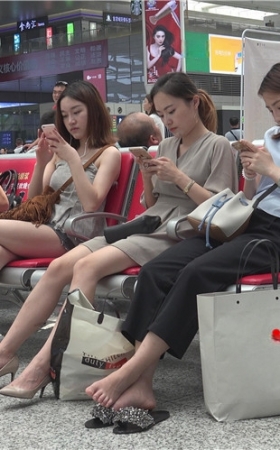 漂亮的美腿小姐姐