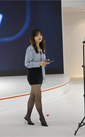 直播的销售美眉(76P)