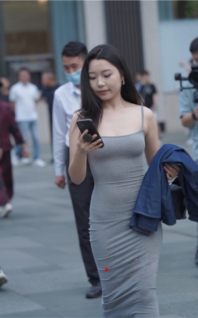 灰色吊带裹身裙美女(125P)