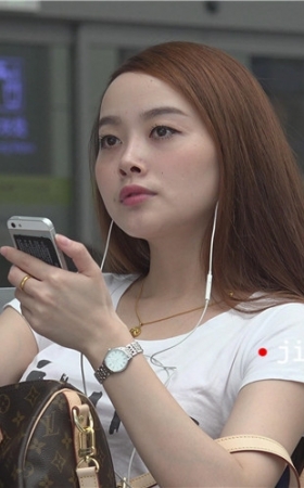 白嫩美腿小姐姐