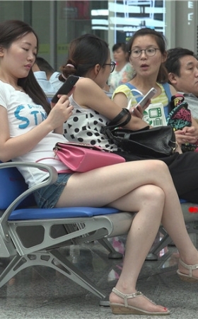漂亮的美腿妹子