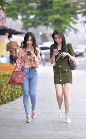 牛仔紧身裤小姐姐【套图+视频】