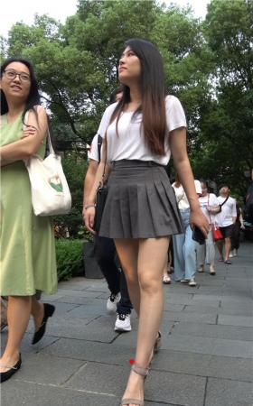 灰色短裙小姐姐