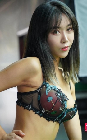 模拍性感的内衣美女MJ3497