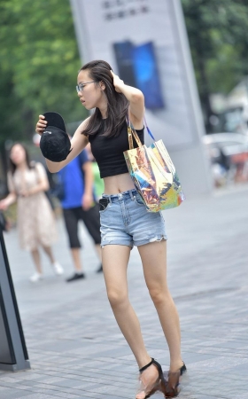来自电影学院的超长腿美女3A1349[106M]