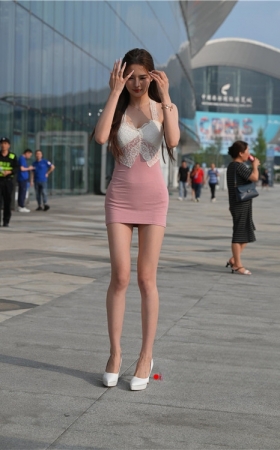 高跟长腿论坛包臀粉裙美女(173P)