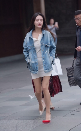 牛子长衣小姐姐3A2713[1.11G]