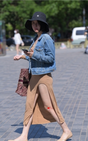 开叉长裙妹子(61P)