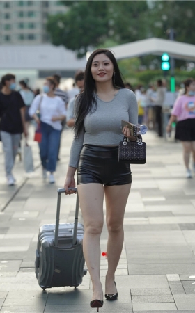 紧身皮热裤美女(171P)
