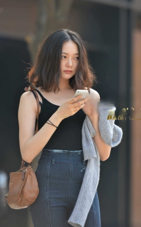 -高腰牛仔少妇 [13P]
