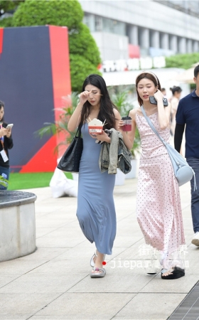 两个长裙美女(31P)