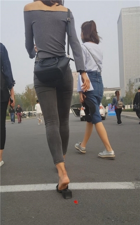 牛仔裤美女
