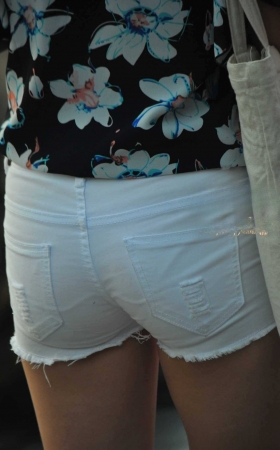 2016-08-15紧身白短裤美臀美眉87张 [87P]