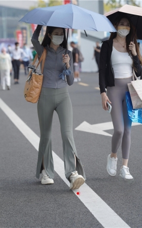 两个长腿瑜伽裤美女(110P)