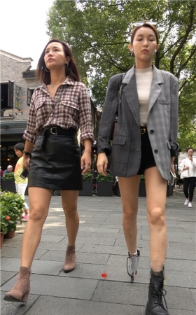 漂亮的长腿小姐姐