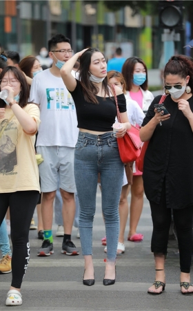 丰屯紧牛美女【套图+视频】
