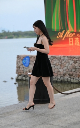 吊带黑裙美女(55P)