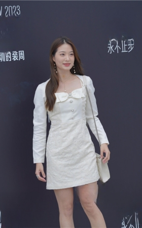 白色连衣裙美女(97P)