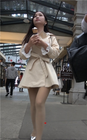 吃冰激凌的肉丝小姐姐