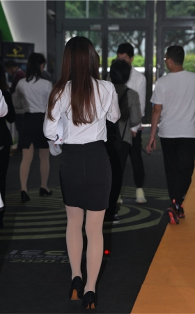 黑色包臀裙小姐姐(26P)