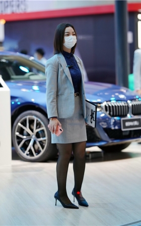 黑丝美女销售(100P)