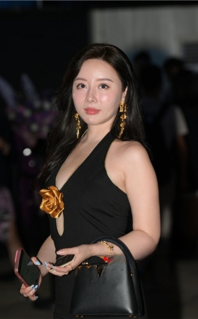 性感的深V美女(91P)