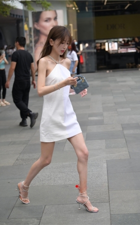 白裙美腿小姐姐(77P)