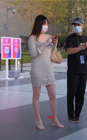 高跟针织裙美女(86P)