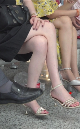 长发黑裙美足美女