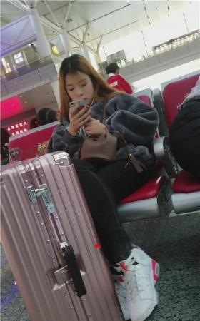 黄发妹子