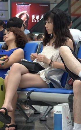 庭中的美女FF020