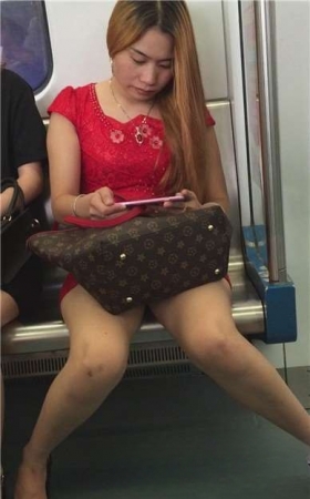 红色紧身包臀裙凉高美胸 [66P1V-1.00GB]