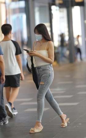 吊带紧牛美女3A8230[913M]